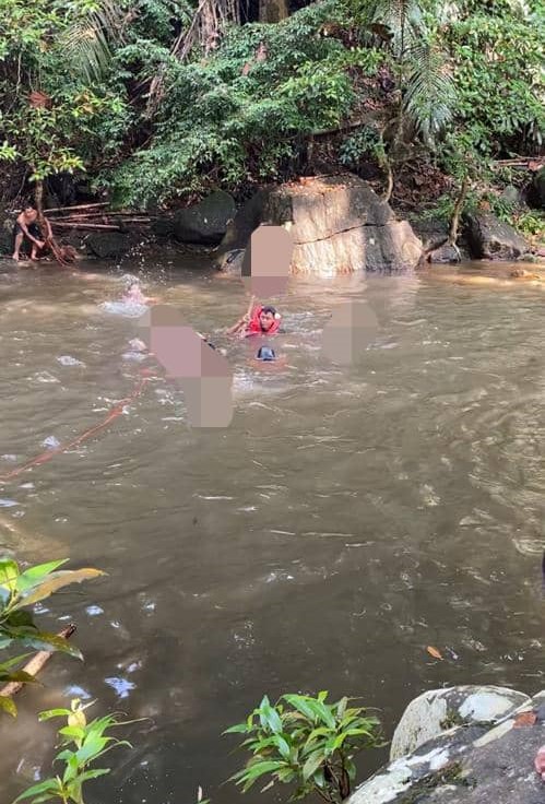 18岁学生在瀑布游泳中不幸溺毙，遗体在2.4米深处被寻获。