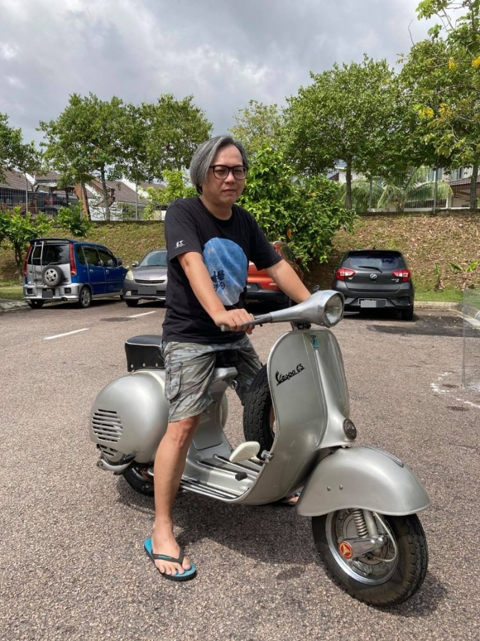 李志华与他心爱的威士霸GS摩托车。