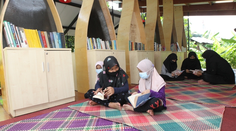 安邦淡江AU2组屋迷你图书馆为当地居民提供阅读的地方。