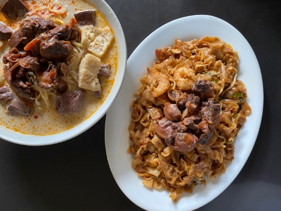 近年价格高涨的血蚶，逐渐从槟城炒粿条与咖哩面的配料中消失。