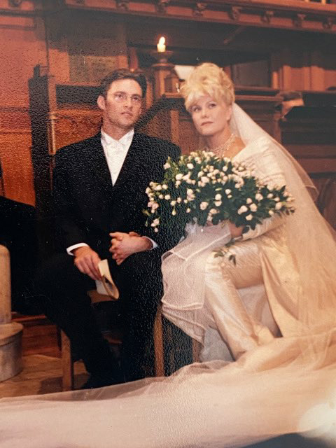 晓治积曼当年对大他13年的太太狄波拉一见钟情，结婚25年依然恩爱甜蜜，感情从未因为知名度和岁月褪色。

