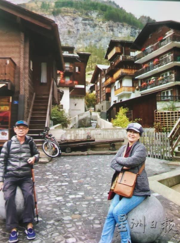 谢美德与太太在瑞士美景留影。