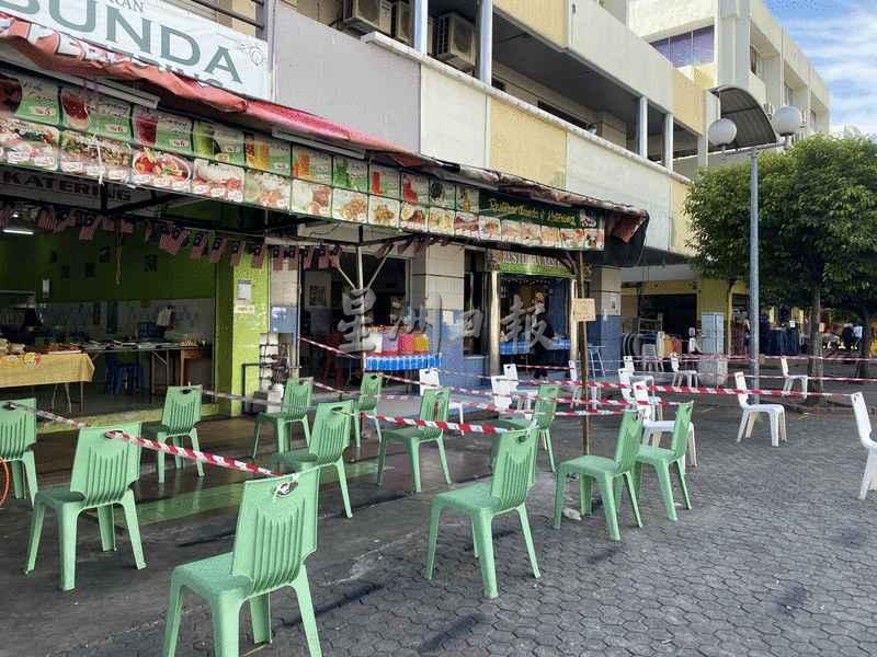 亚洲城餐厅业者拉起封锁线，不让客人坐下用餐。