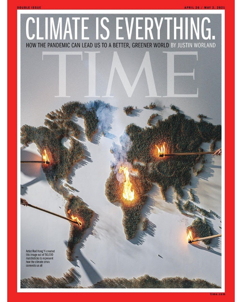 艺术才女康怡为表达全球气候危机的迫切性用5万支火柴排出世界地图作品，登上了最新一期的时代杂志。