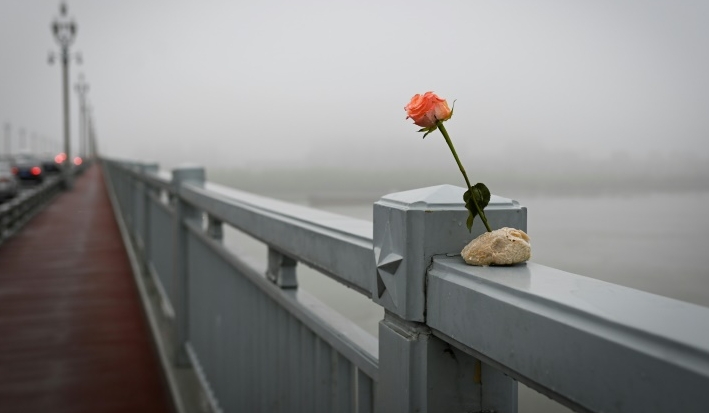 A flower placed on the Nanjing Bridge. AFP