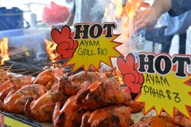 汶莱斋戒月前在斯里巴加湾市市集上拍摄的当地食品。