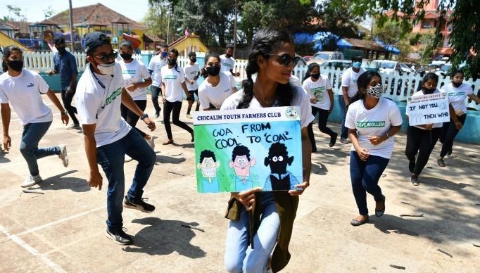 Neola Sybil Pereira (C) dances with other activists during a flashmob at Altona in Goa, where a growing, youth-led environmental movement is rattling Indian authorities. AFP