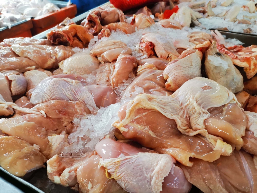 肉鸡涨价|农民减产降低疫情风险“缺鸡”致价格飙新高- 地方- 大霹雳- 时事焦点| 星洲网Sin Chew Daily