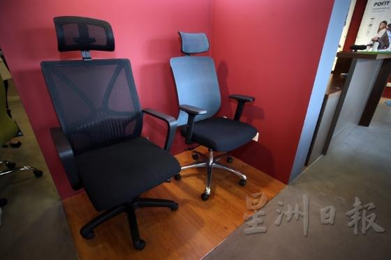 从材质而言，市面上一般办公椅的外层以布面、皮革、PVC、网布等作为面料。其中，网布透气办公椅（Mesh Chair）具有轻盈舒爽的材质，以及时尚的外观，是许多年轻一族的办公椅首选材质。