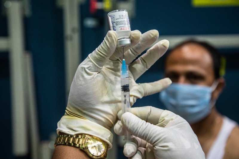 冠病疫苗的短缺也是印度疫情严重扩散的主要原因之一。（美联社图片)