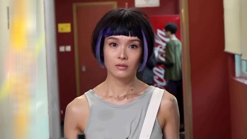 李佳芯剧中饰演机器人“阿宝”，剧中的Bob头造型是自己的想法。