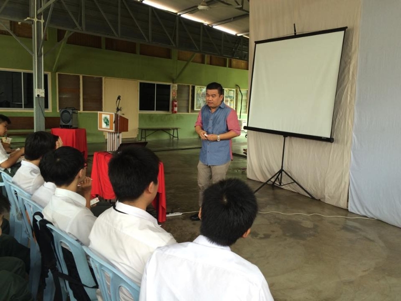 李京耀参与马六甲蒙福青少年培育中心的活动。