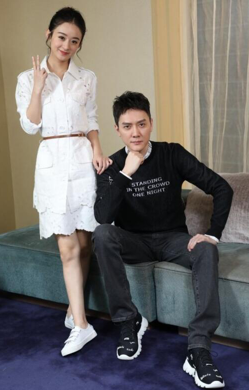 赵丽颖与冯绍峰23日早上宣布离婚，从夫妻退回朋友关系。