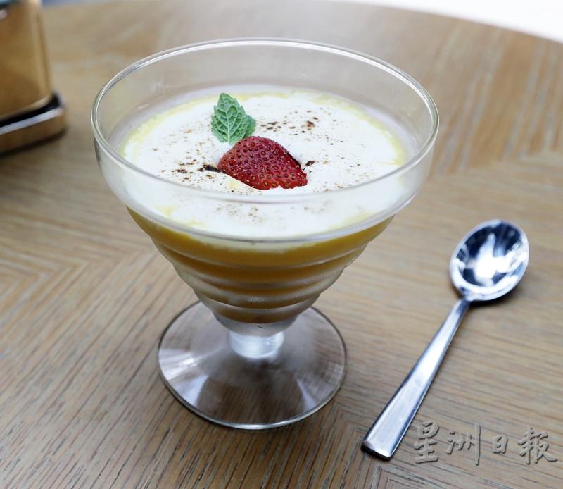 焦糖奶杨枝甘露／RM18杨枝甘露结合了西式的焦糖处理，吃出美味的新鲜感。