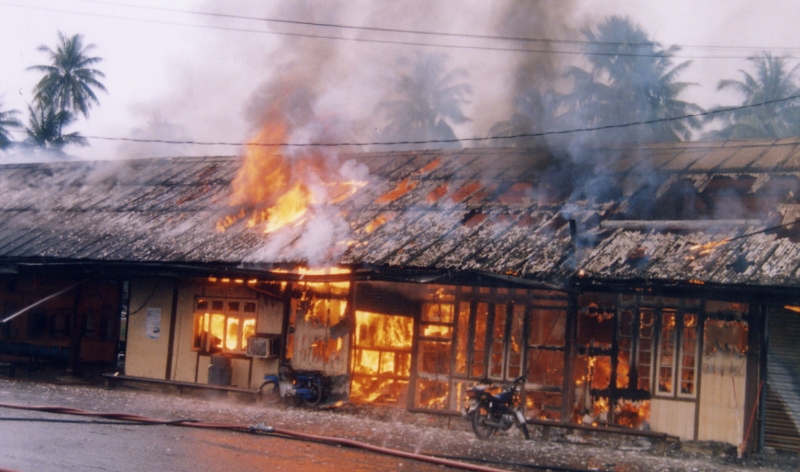 昔加末火车站办公室曾于2002年12月23日上午发生火患。（资料图片）