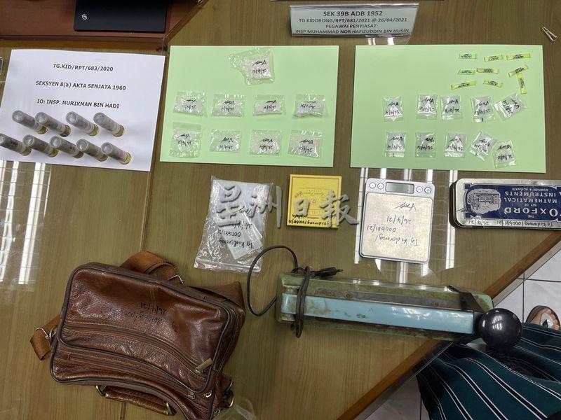 警方在褐色手提包内寻获重达51克的冰毒，并在房内查获分装毒品的器具。
