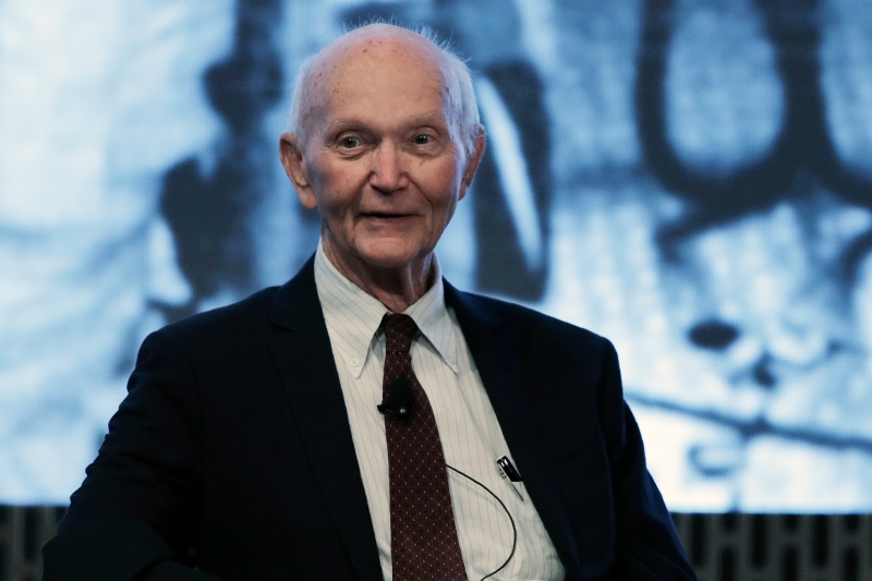 2019年，柯林斯出席在波士顿肯尼迪总统图书馆暨博物馆举行的太空峰会时发表讲话。（美联社照片）