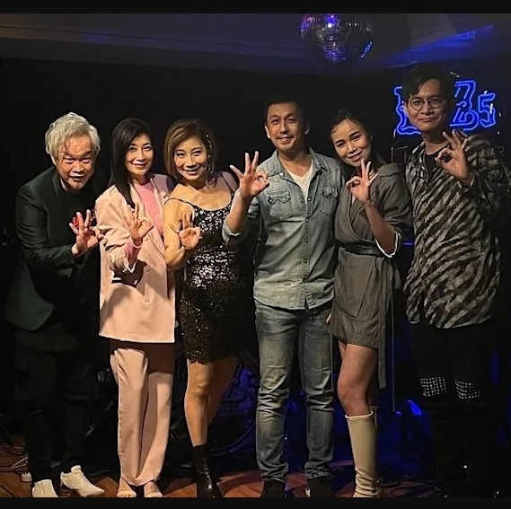 《EZ5 30传奇演唱会》找来歌手康康（左起）、黄嘉千、郎祖筠、许理平、林芯仪及卓义峰齐聚演出。