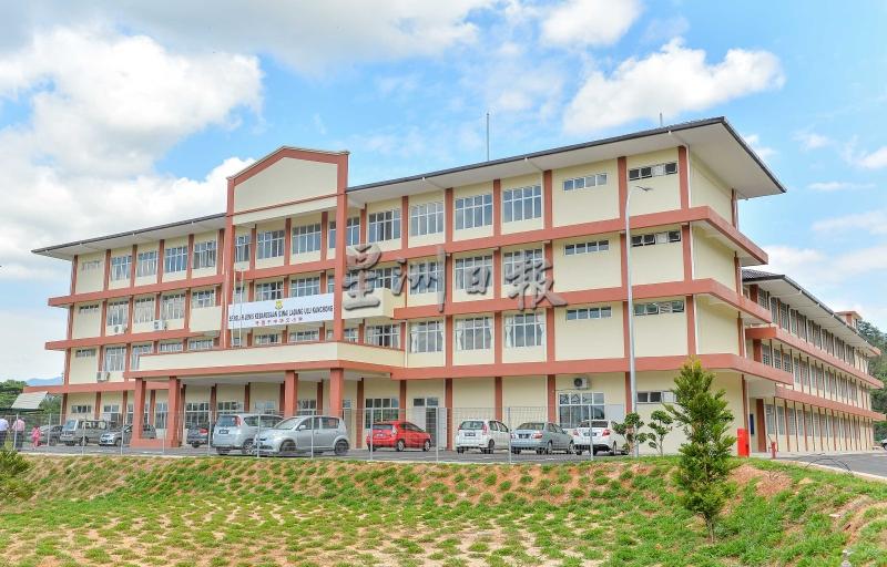 芙蓉绿峰岭乌鲁干中华小1名教师确诊冠病，校园从5月3日起关闭2天。