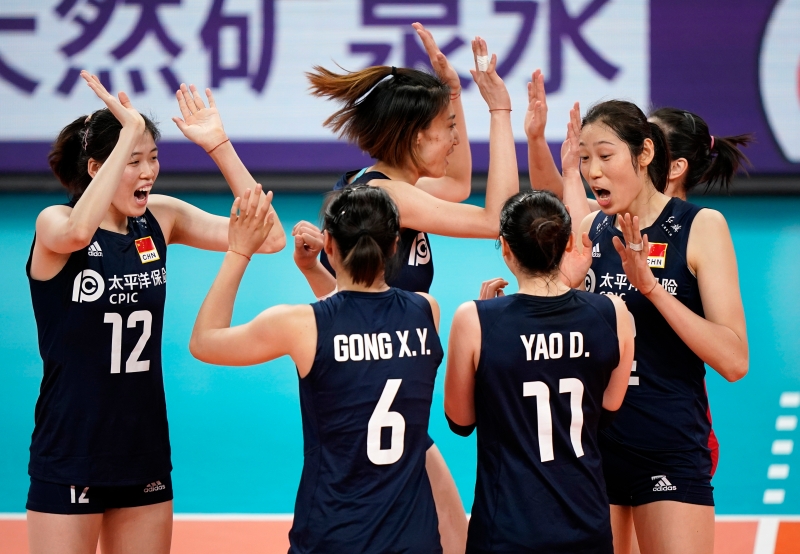 中国女排时隔580天后亮相国际赛场，她们在东京奥运会排球测试赛以直落三局完胜日本队赢得赛季开门红。（欧新社照片）

