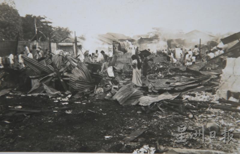 1977年“九间店”火灾后的惨况。