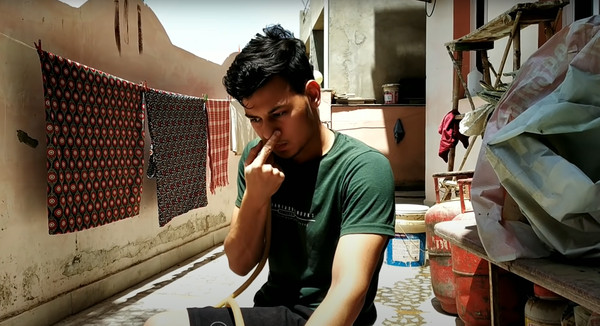 一名印度男子在Youtube上传家中自制氧气的视频。（互联网照片）
