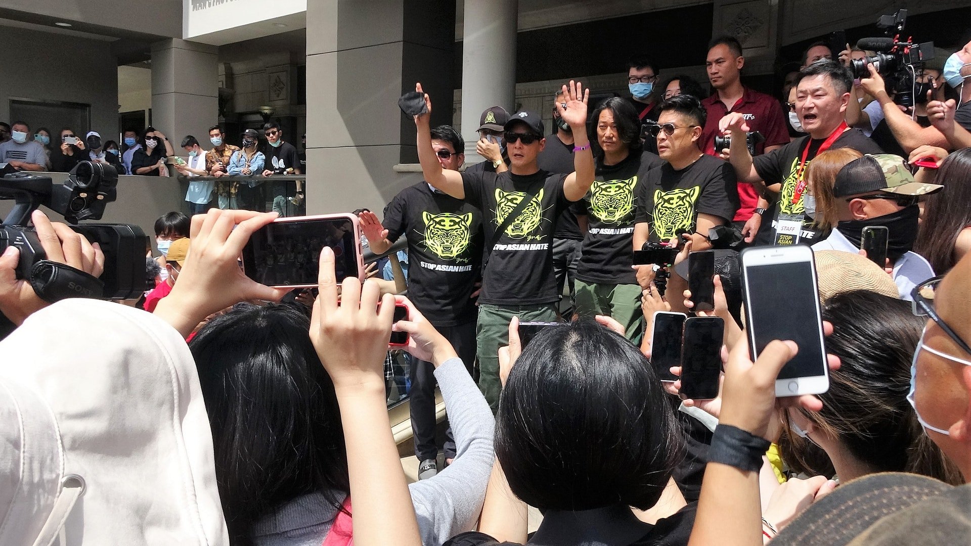 吴彦祖公开发表演说，呼吁停止亚裔人士。