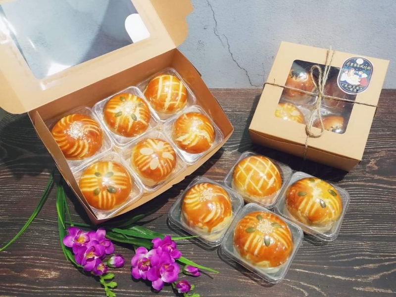 因为老板是烘培出身，七里香每逢佳节也会推出各种糕饼，例如中秋月饼。