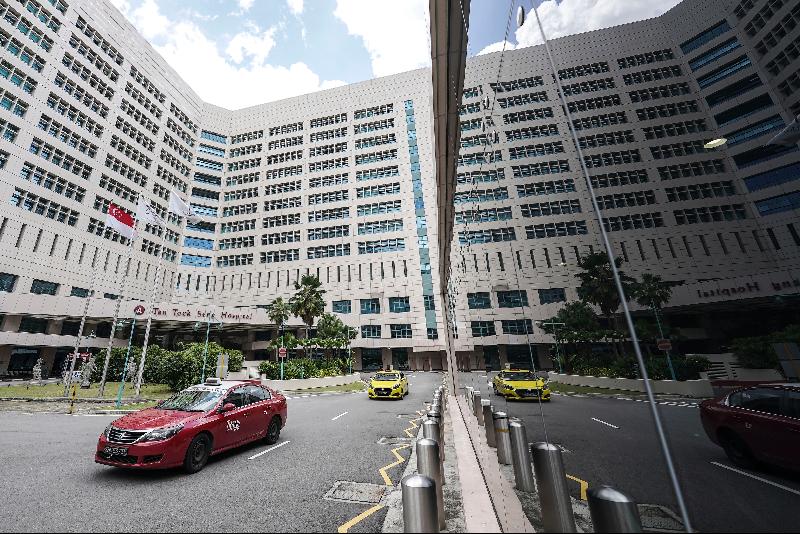 新加坡今日新增17起冠病确诊病例，均与陈笃生医院感染群有关。（图：欧新社）