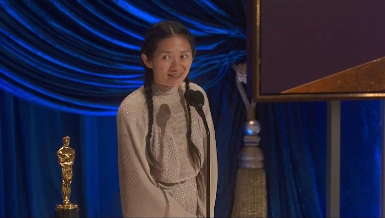 赵婷是史上首位夺得奥斯卡最佳导演奖的华裔女导演,她首度入围最具影响力亚裔人士。 赵婷是史上首位夺得奥斯卡最佳导演奖的华裔女导演,她首度入围最具影响力亚裔人士。