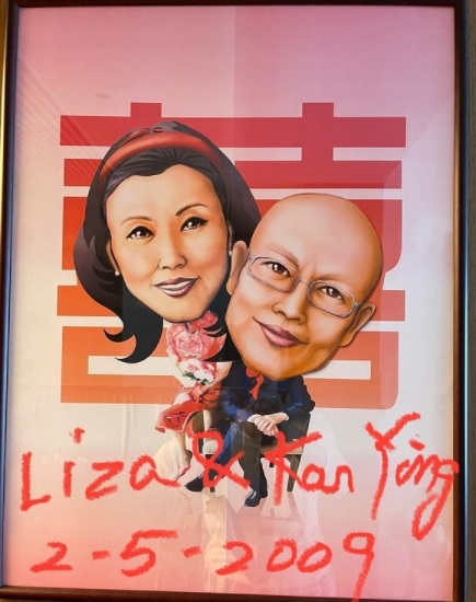阿姐在结婚12周年纪念日当天于IG分享一张漫画版结婚合照。合照中，她与罗家英靠在一起，背景画上一个大“囍” 红字，并写上“2/5/2009 Liza & Kar Ying”。