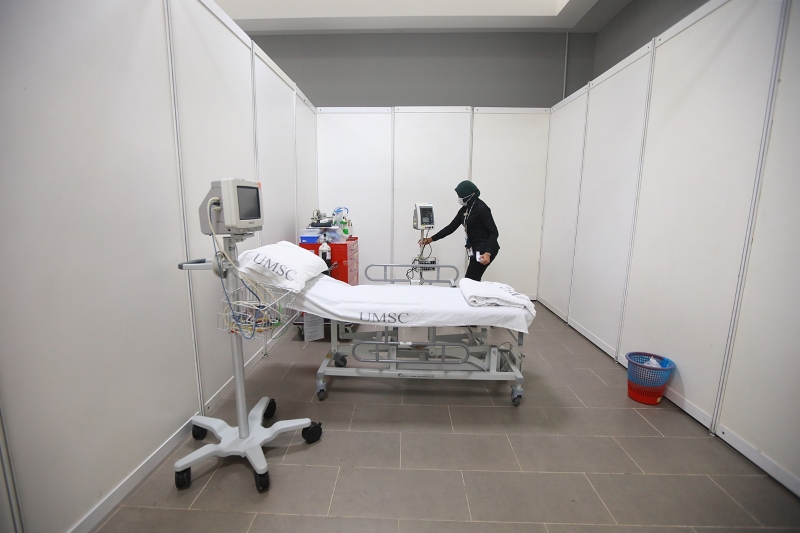马大的疫苗接种中心还设有病床及检测器，设备非常齐全。