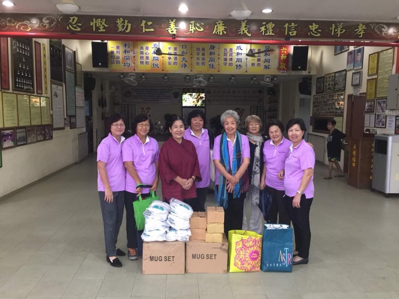 雪隆华人妇女励志会积极公益及慈善工作，包括捐赠物资给有需要的团体。

