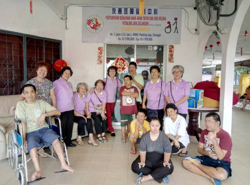 雪隆华人妇女励志会过去每年固定探访老人院等团体。

