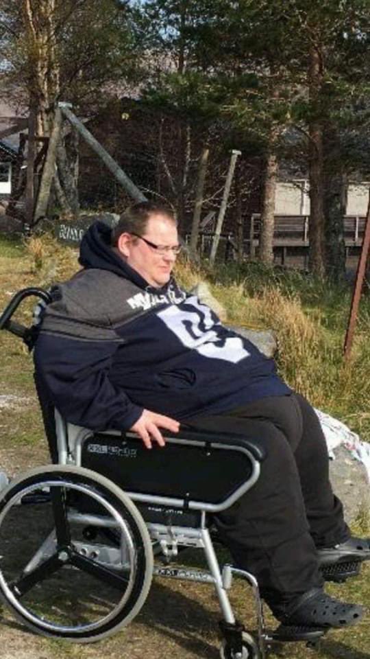 图希尔的轮椅必须从丹麦特别订制运返英国。（图：互联网）