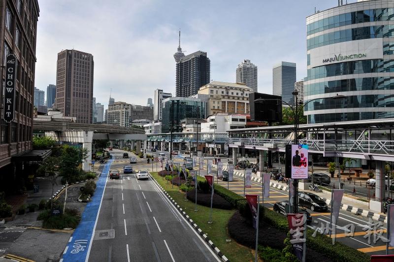 吉隆坡市中心的车流量大减，重现往昔行管令期间的冷清景象。

