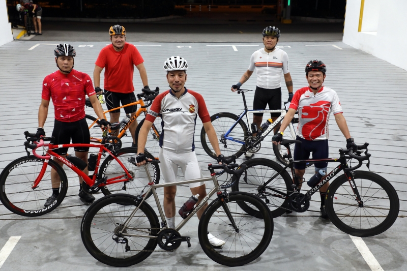 王志明（前一）去年9月与友人创立“Break The Cycle”脚踏车团，旨在通过为前囚犯提供重返社会的支持系统。