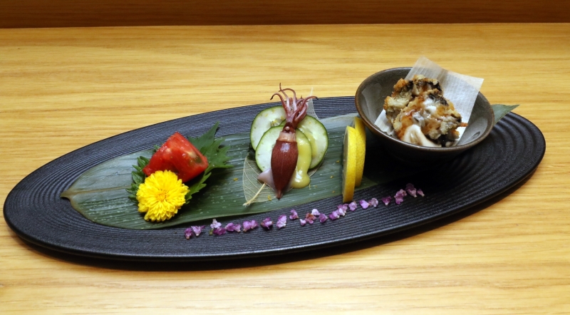 传统Omakase料理通常会包含前菜、刺身、烤物、寿司、汤类、甜品等。