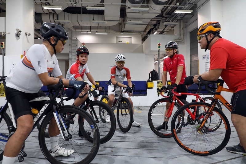 目前脚踏车团有40名成员，每周三次会相约在新加坡不同地方骑脚踏车两小时。
