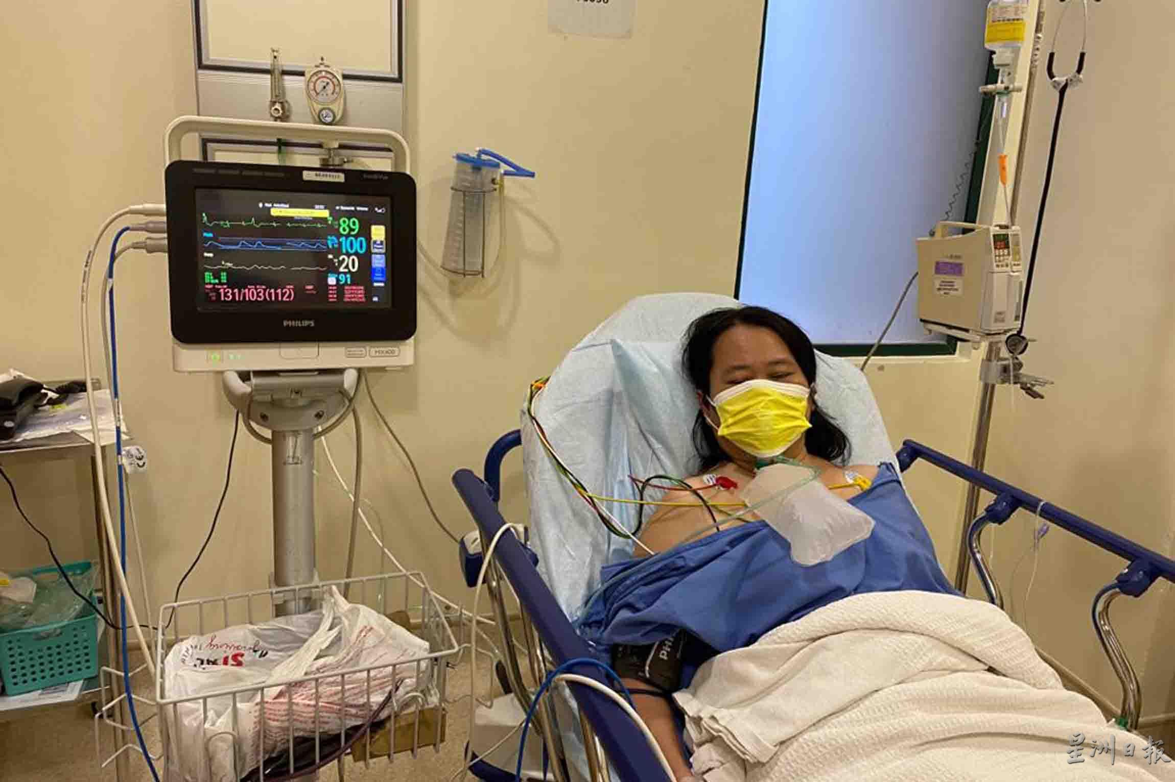 陈英钦在4月中到吉隆坡看诊时，因病情恶化被送入一家私人医院的急诊室抢救，如今暂脱离危险期的她，在马大医院医治。