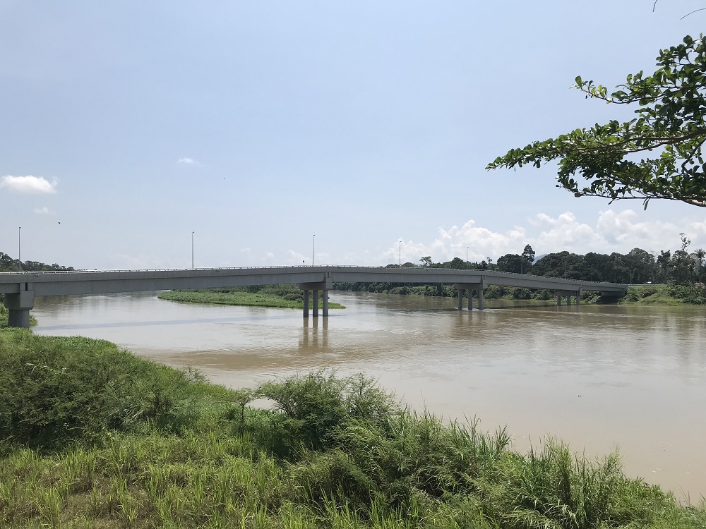 耗资逾4000多万令吉的万浓大桥前年杪已经通车，民众前往对岸只需约20分钟车程。