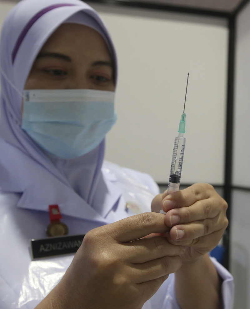 接种疫苗的针头很长，一般人以为接种时会很疼，但其实并不痛。