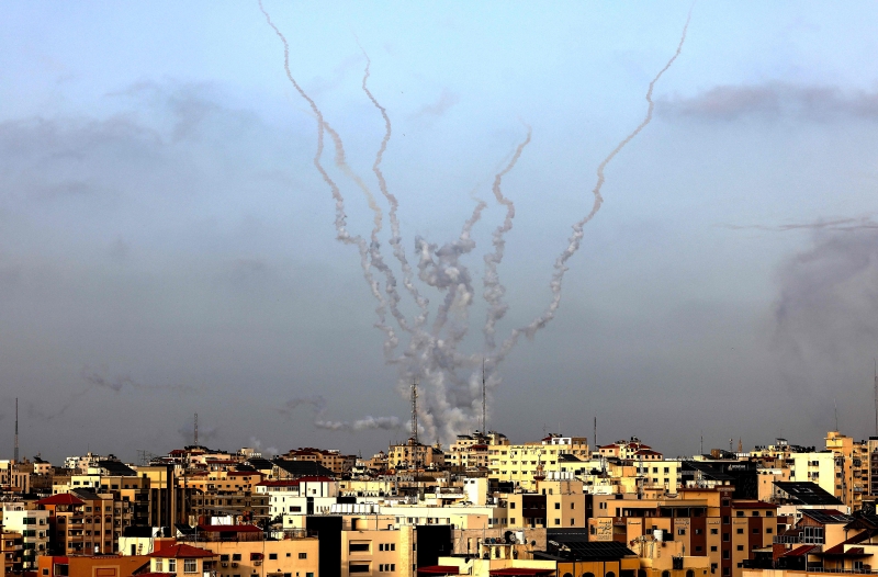 哈马斯从加沙地带一向耶路撒冷及以色列南部发射火箭炮。（图：法新社）