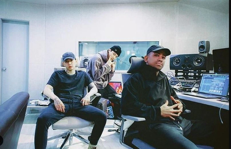 JAY B（中）加盟Jay Park（左）创立的H1ghr music。