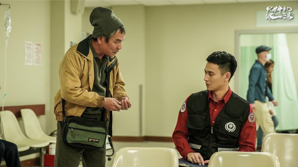 《火神的眼泪》戏中医院戏,演员们未戴上口罩遭质疑。 《火神的眼泪》戏中医院戏,演员们未戴上口罩遭质疑。