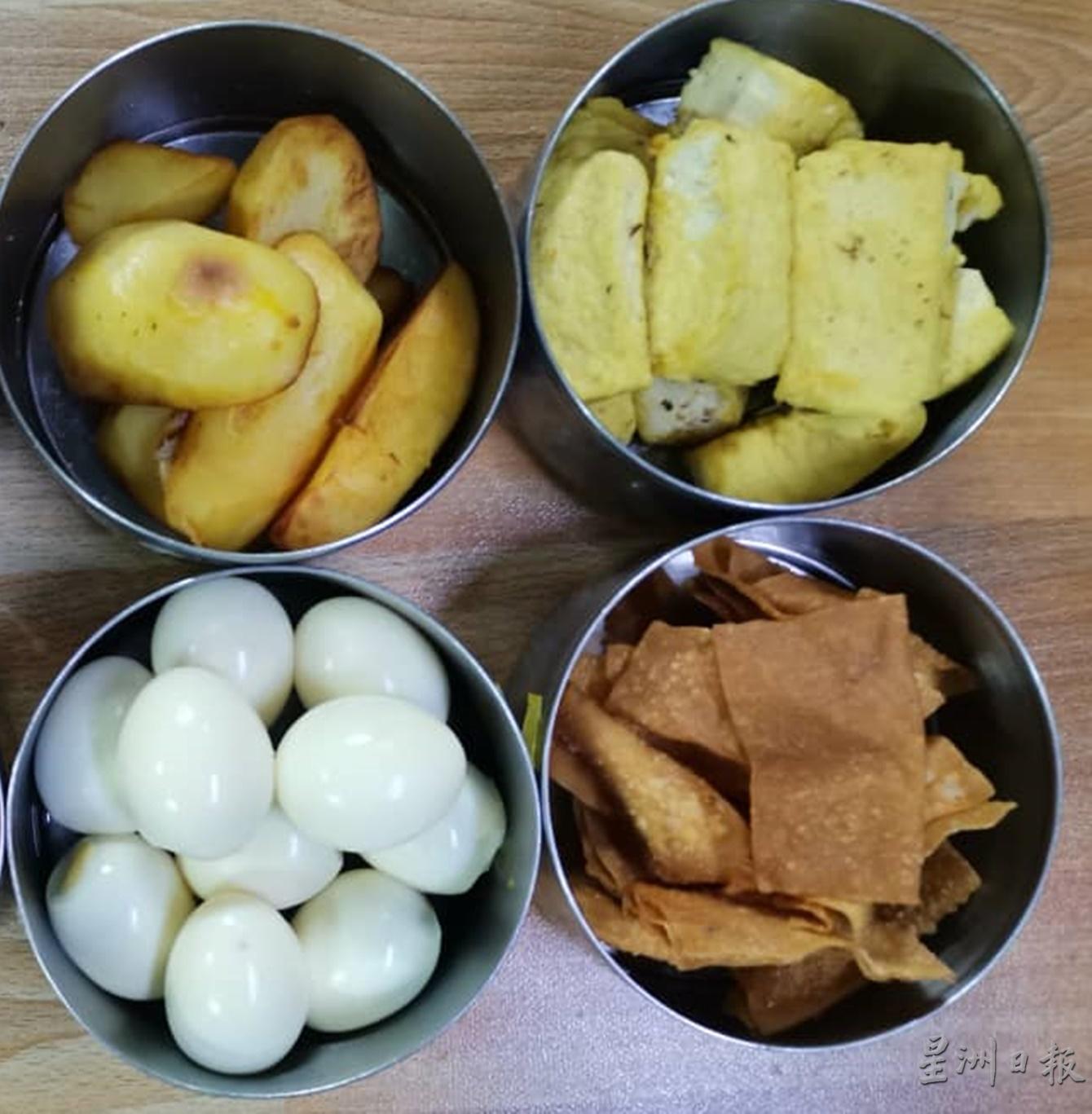 素吉灵面的主要馅料有鸡蛋、豆干及马铃薯等。

