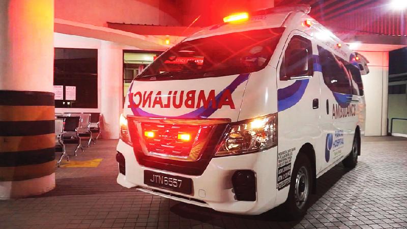 欲到峇株巴辖班台医院医院看诊但无交通的患者，可联系院方召救护车载送。