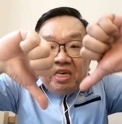 AgeCope secretary Fong Muntoh criticizes the government for not making arrangements to vaccinate care home residents. AgeCope secretary Fong Muntoh criticizes the government for not making arrangements to vaccinate care home residents.