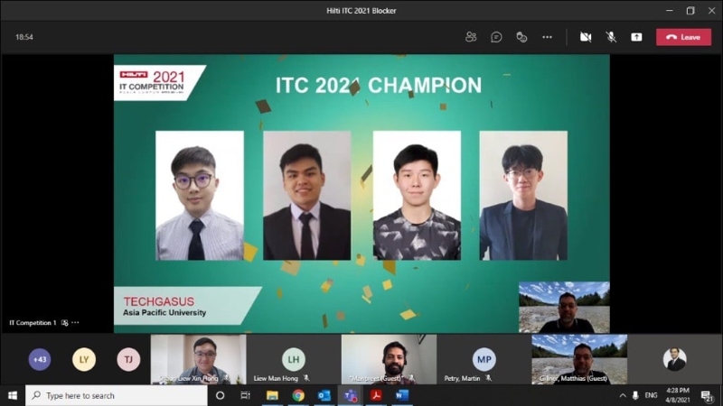 赛会宣布总冠军得主──马来西亚亚太科技大学（APU）的“Techgasus”队伍，成员为（左起）：曾敬雄、林泽楷、林润亿和陈家豪。