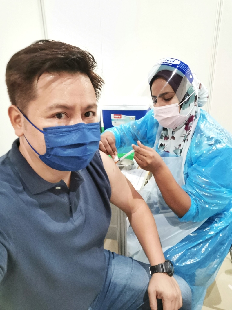 陈嘉荣20日已完成第一剂疫苗接种，不忘鼓励大家快注册接种疫苗。